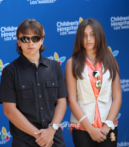  HQ-Prince, Paris and Blanket at the unveiling of the artwork from Michael 8/8/2011.