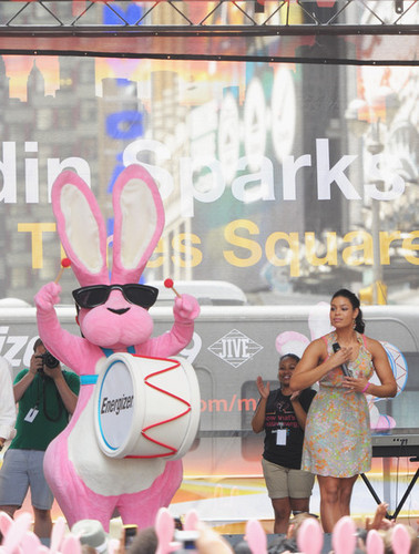  Jordin Sparks Surprise Performance To Raise Awareness For Energizer's Partnership With The VH1 Save