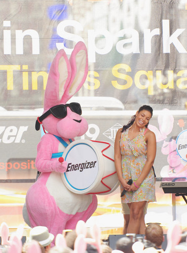  Jordin Sparks Surprise Performance To Raise Awareness For Energizer's Partnership With The VH1 Save