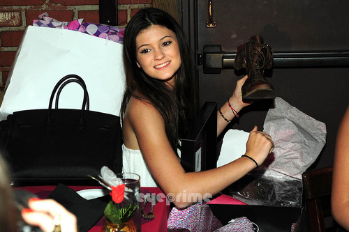  Kylie Jenner Celebrates Her Birthday with Друзья and Family in Studio City, Aug 10