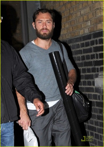 Jude Law: Donmar Theatre Exit!