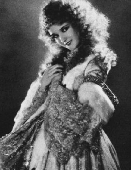 Mary Philbin as Christine Daa 1925 