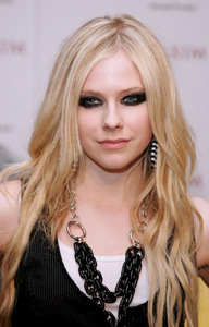  Brittany Murphy berkata that Avril is extraordinary?