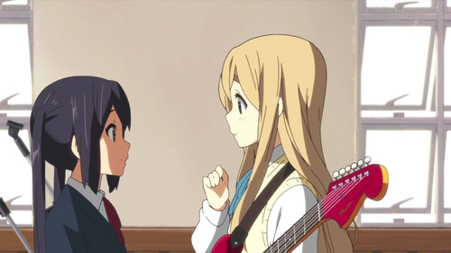  Mugi and Azunyan share something in common, having to do with the number 4. What is it?