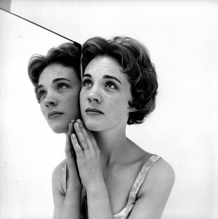  CELEBRITY HEIGHT - How tall is Julie Andrews?