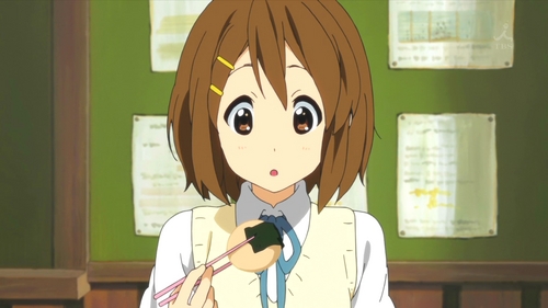  (S2)In EP15 (the marathon EP), Yui tries to bite into a mochi dango (rice cake) in her bento lunch. What else was in her lunch?