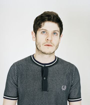 Iwan Rheon's parents are called?