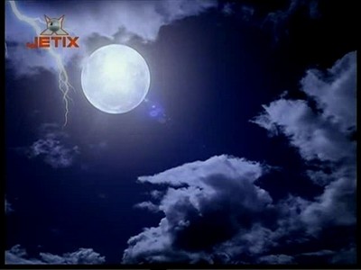 How many episodes have in season 2 with full moon?