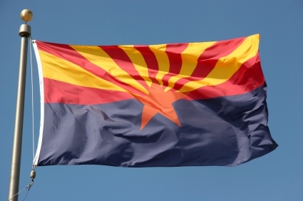 arizona -- state flag adopted what año ?