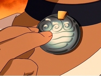  Who made the kalung Katara's mother gave to her?