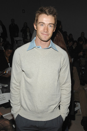  Robert Buckley best-known for his roles on the Fernsehen series of