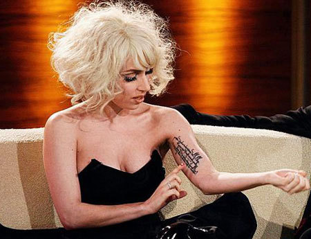  Where are Lady GaGa's hình xăm on her body?