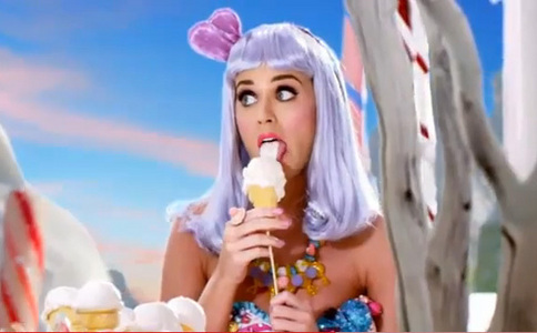 in the katy perry califoria gurls music video, what is the main theme?