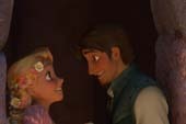  What colori are the foods eaten da Rapunzel and Flynn when they hide from the guards in town?