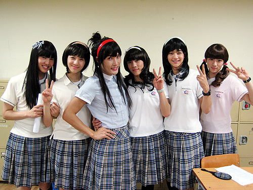 In Shinee's School of rock, SHINee did a play where they dressed as girls, who was sleeping in the classroom?