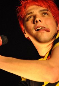 Can Gerard lick his nose??? <3