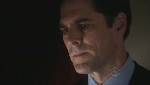 Who is HOtch looking at?