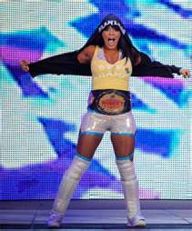  Who did Layla defeat to win her first and last WWE Women's Championship?