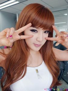  When is park bom's b-day?