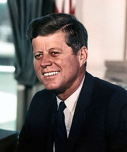  Which Grey's Anatomy actor played a young John F. Kennedy in a movie about his youth?