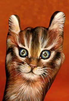  This hand painting was inspired bởi cat.