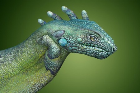  This hand painting was inspired da chameleon.