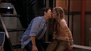  How many segundos long was their first kiss? (iKiss)