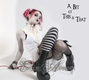  How many hidden tracks are there on A Bit o' This & That por Emilie Autumn?