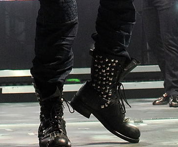What is Adam Lambert's shoe size? (why am I asking this???)