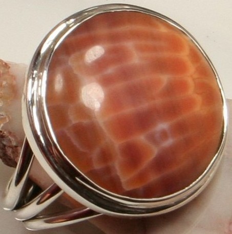  This ring was made of Agate.