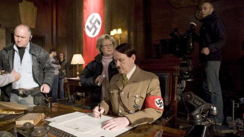  [Let's Kill Hitler]: What Jahr of Hitler's reign does the TARDIS crash land in?