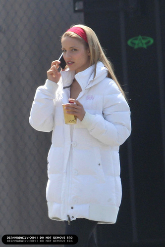  [August 11] Dianna Spotted on the Set of Хор