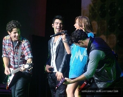  Demi Performing Live With The Jonas Brothers>August 7th