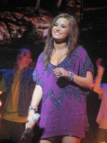  Demi at Camp Rock tour with JB