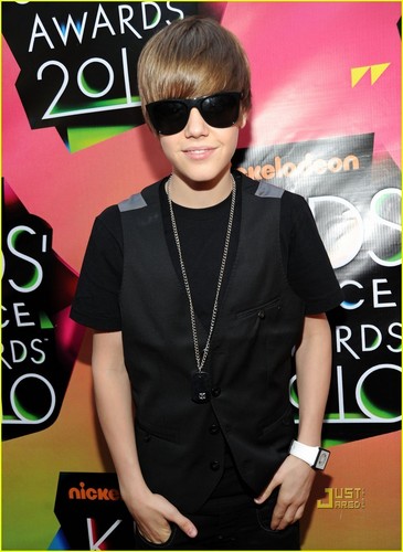  Justin at the 2010 Kids Choice Awards