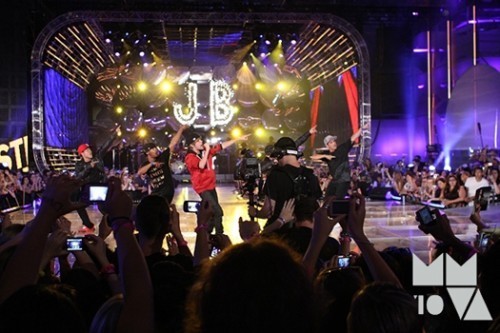  Justin performing at the MuchMusic Video Awards