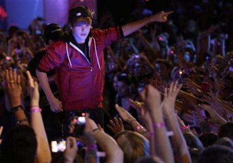  Justin performing at the MuchMusic Video Awards