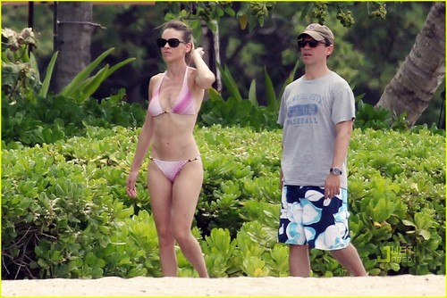  Hilary Swank: roze Bikini in Hawaii!