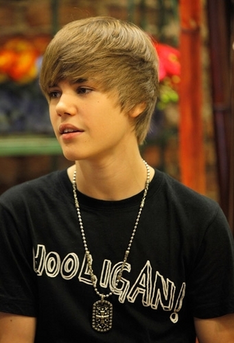  Justin Bieber is HOT (better) ;)