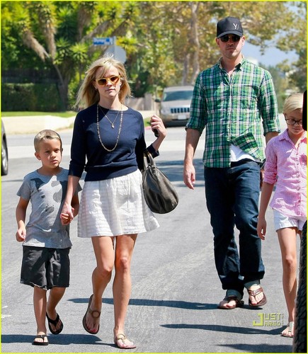  Reese Witherspoon: Church Service with Jim Toth!
