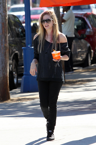  Avril Lavigne - 19th August 010