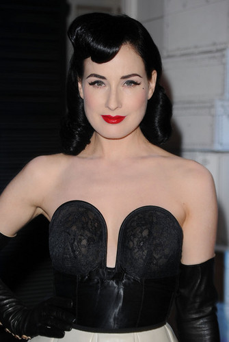  Dita Von Teese @ the Opening of the Louis Vuitton Santa Monica to Benefit Heal the ベイ, 湾
