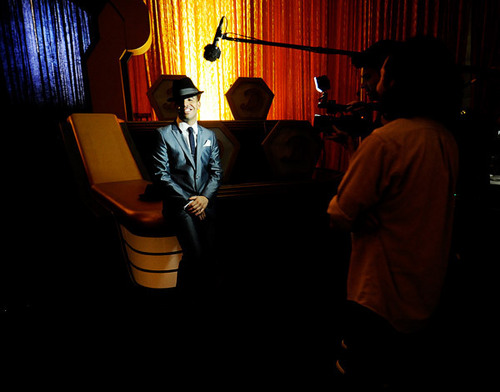  patong lalaki at the 2010 VMA promo shoot.