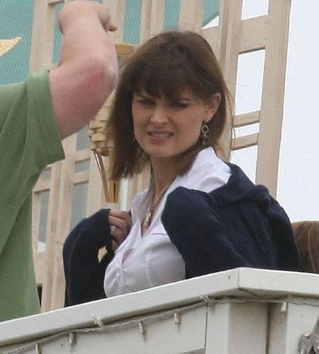  Emily Deschanel on the set of 识骨寻踪
