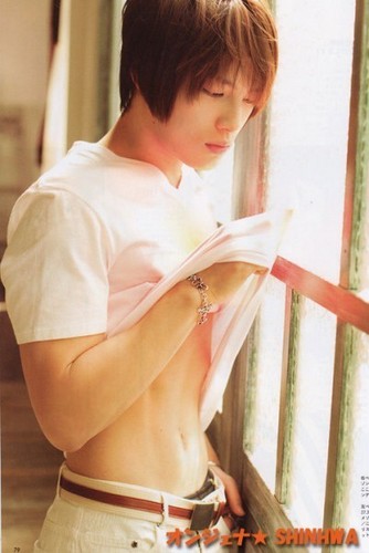  Jaejoong keeps his hemd, shirt on *¬*