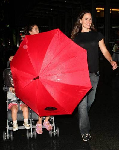  Jen, violet and Seraphina out in New York City!