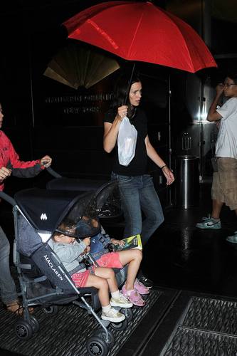  Jen, violet and Seraphina out in New York City!