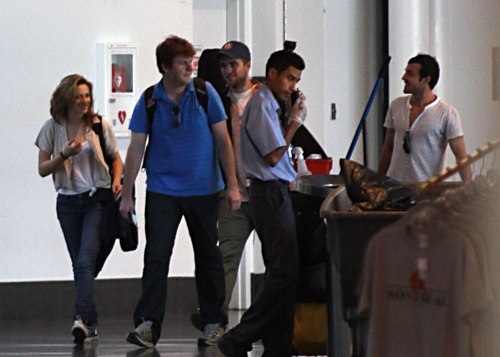  Kristen and Rob arrive in LAX