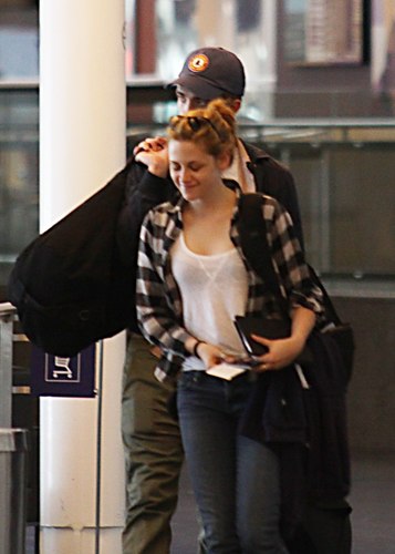  Kristen and Rob leaving Montreal