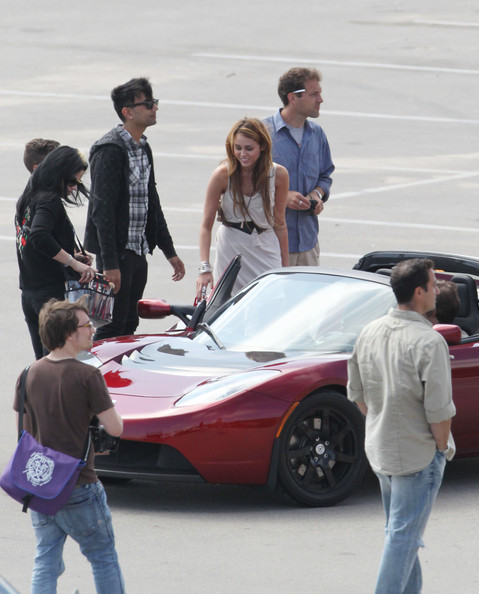Miley Cyrus Photoshoot in a Tesla Roadster - Miley Cyrus Photo (14887160) -  Fanpop